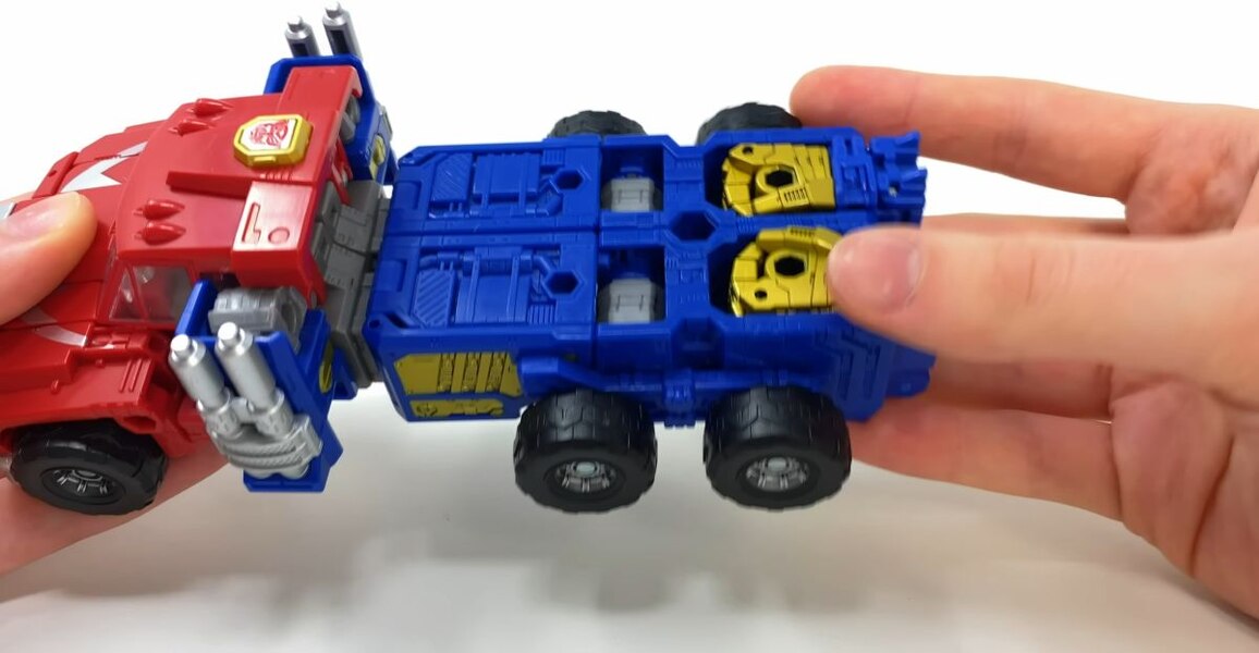 Image Of Legacy Evolution Commander Armada Optimus Prime  (15 of 30)